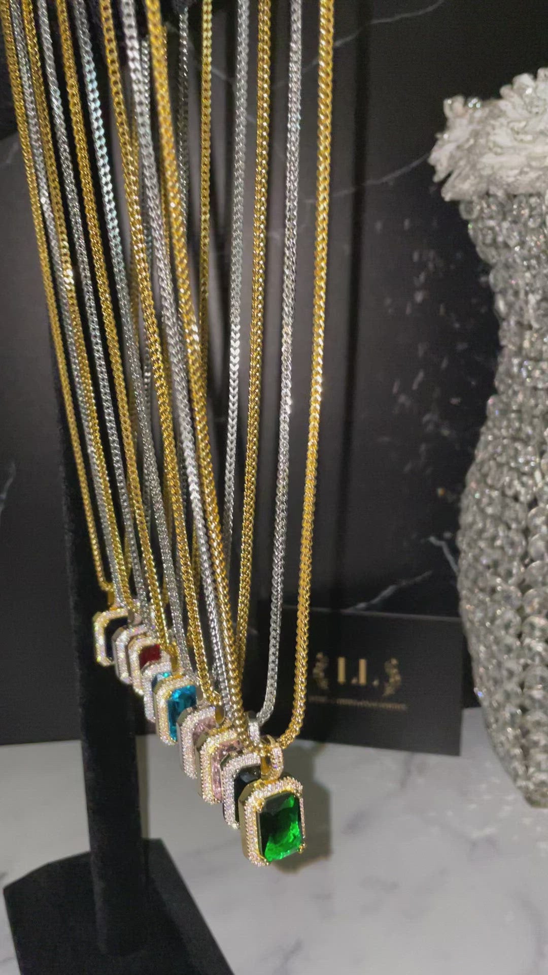 video of 20-inch pendant necklaces with franco chain