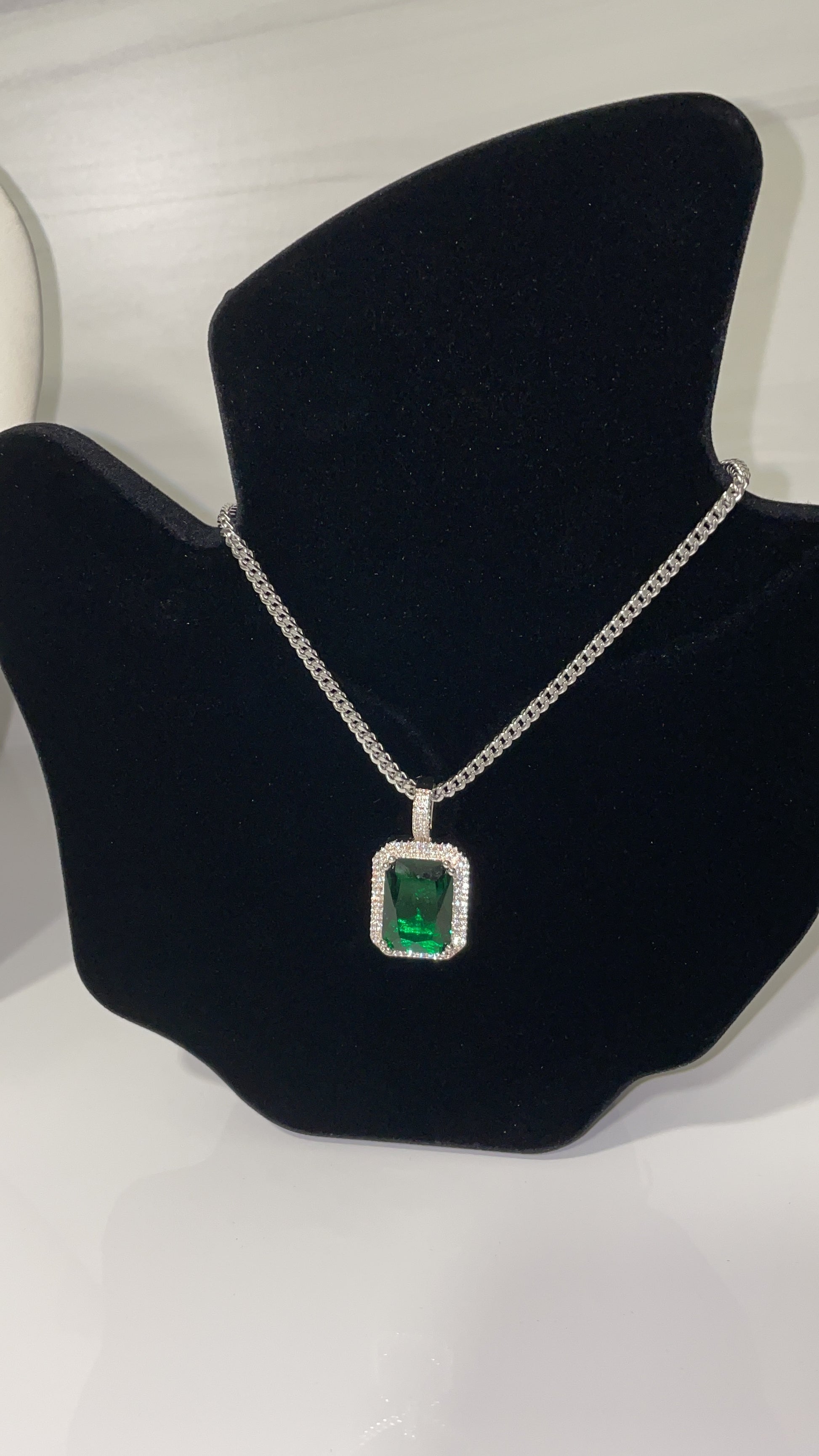 green 20-inch pendant necklace with franco chain