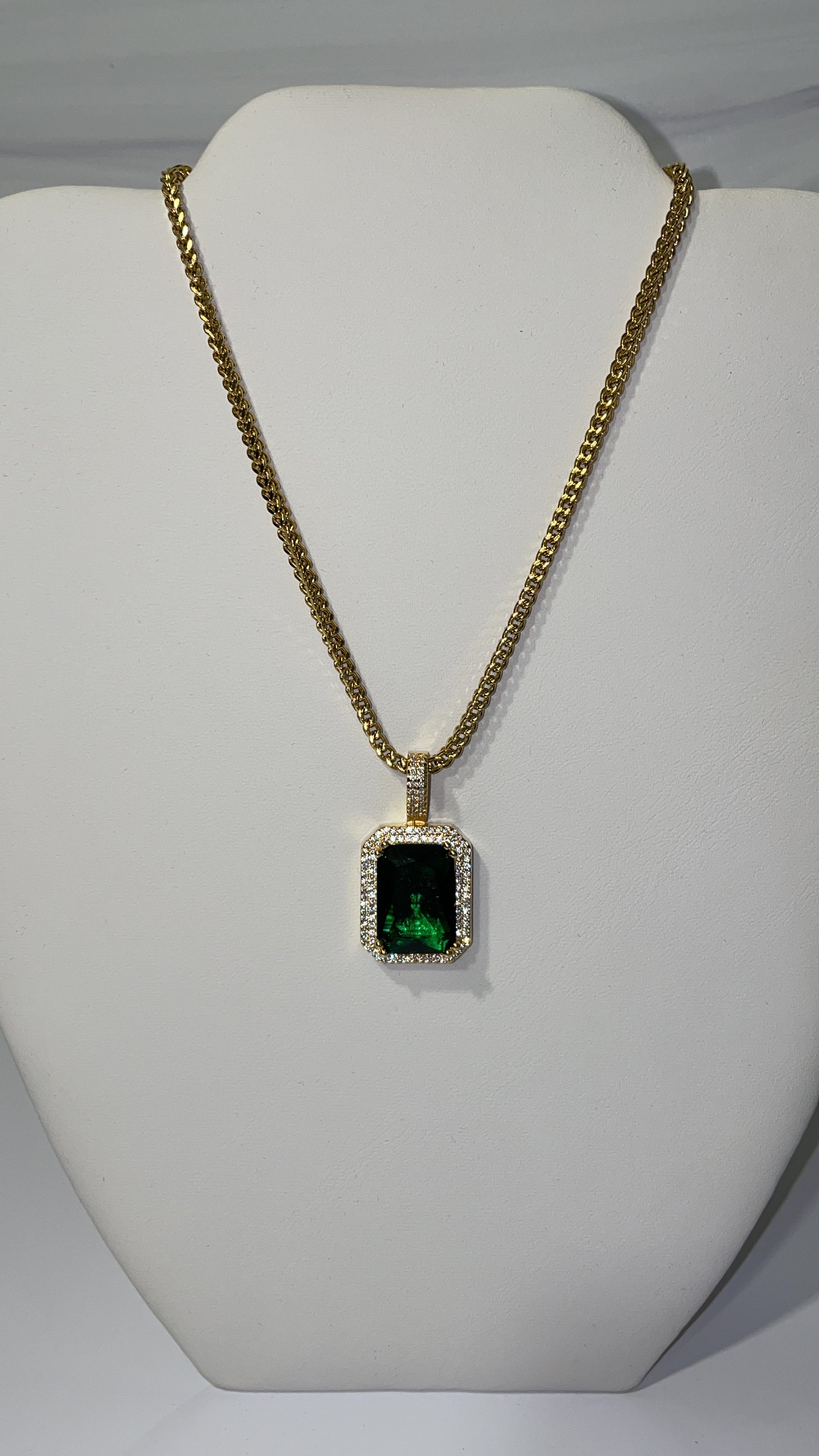 green 20-inch pendant necklace with franco chain